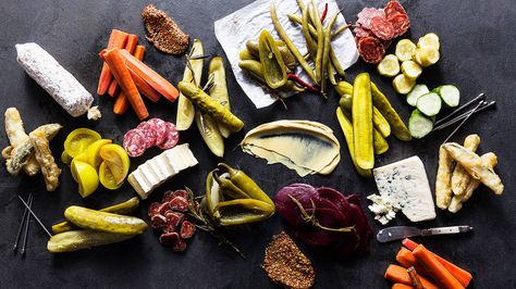 Board Games #angelsfoodparadise Pickle Plate Ideas, Pickle Tasting Party, Pickle Platter Ideas, Pickled Platter, Pickle Board Ideas, Pickle Charcuterie Board, Charcuterie Themes, Cracker Spreads, Pickle Plate