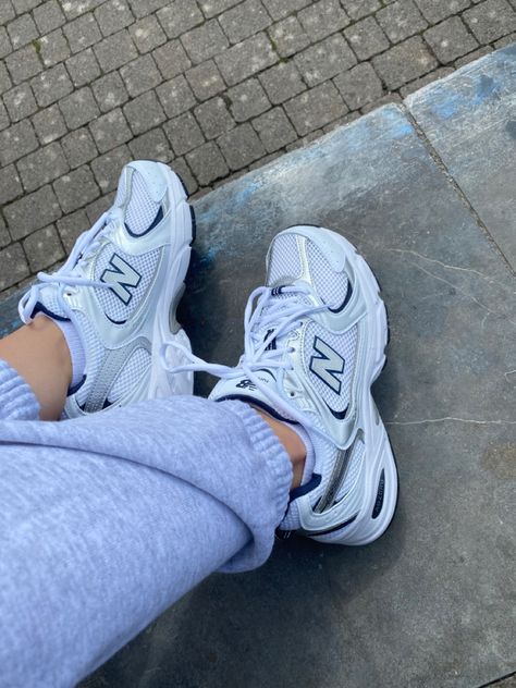 Nike Balance, Nb Shoes, New Balance Outfit, Trendy Shoes Sneakers, Run Star Hike, Pretty Shoes Sneakers, Shoes Outfit Fashion, Des Baskets, Cute Nike Shoes