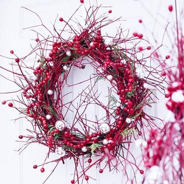 Cranberry Wreath Red Twig Dogwood, Twig Dogwood, Twig Wreath, White Ornaments, Berry Wreath, Deco Floral, Holiday Wreaths, Outdoor Christmas, Beautiful Christmas