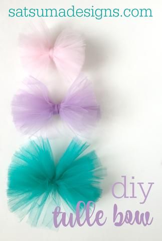 DIY Tulle Bow I wanted to share a super easy DIY Tulle Bow tutorial for bows that we sell like... Diy Tulle Bow, Perlengkapan Bayi Diy, Tulle Hair Bows, Tulle Crafts, Diy Tulle, Girls Hair Bows Diy, Headband Diy, Bow Diy, Diy Flores