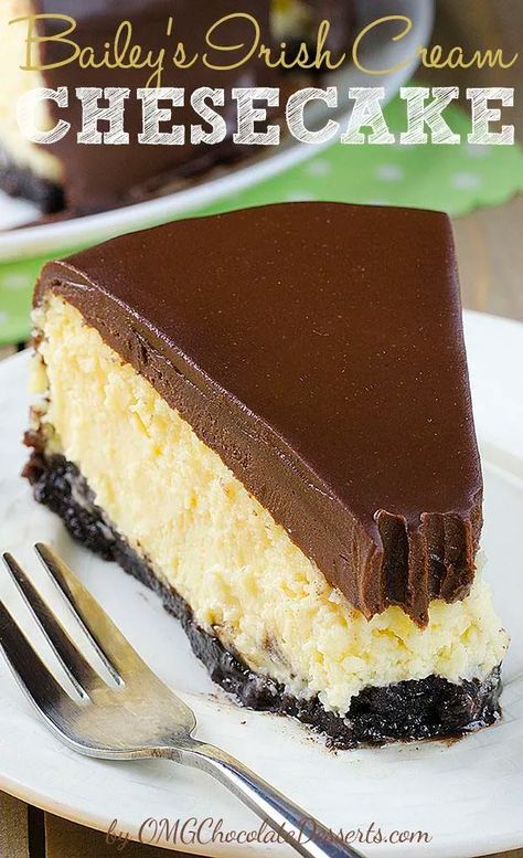 Baileys Irish Cream Cheesecake, Irish Cream Cheesecake, Baileys Dessert, Christmas Desert, Baileys Cheesecake, Baileys Recipes, Chocolate Peanut Butter Cheesecake, Cream Cheesecake, Bakery Food