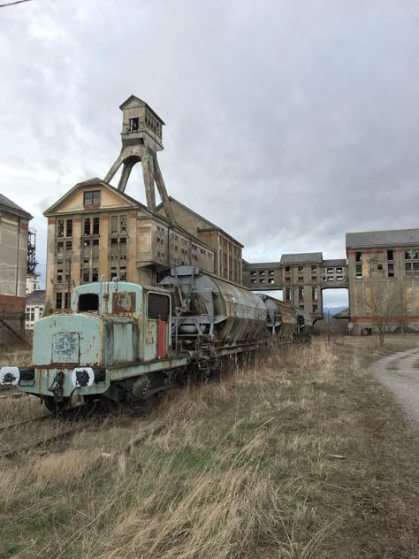 Apocalyptic Landscape, Abandoned Mine, Abandoned Train Station, Environment Photography, Desert Places, Yellow Canary, Old Abandoned Buildings, Abandoned Town, Apocalypse Aesthetic