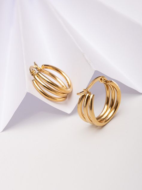 Photography - jewelry - gold hoop - hoops - photoshoot - argolla Jewelry On White Background, Photoshoot Jewelry Ideas, Earrings White Background, Earring Photoshoot, Bracelet Photoshoot, Ancient Egyptian Jewelry, Photographing Jewelry, Jewellery Photography Inspiration, Jewelry Product Shots