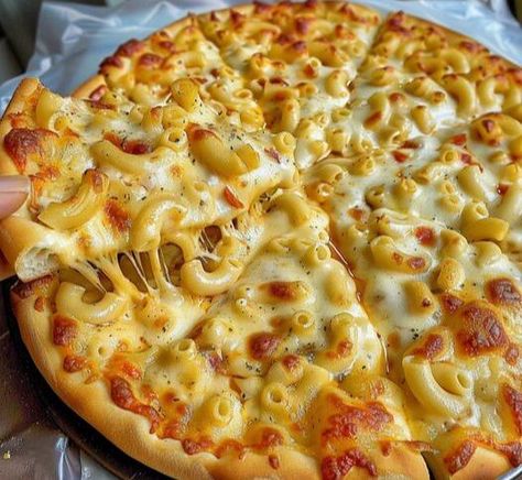 Pizza Mac And Cheese, Mac N Cheese Pizza, Cheesy Sloppy Joes, Mac And Cheese Pizza, Meatloaf Casserole, Cheese Pizza Recipe, Crispy Pizza Crust, Easy Mac N Cheese, Crispy Pizza