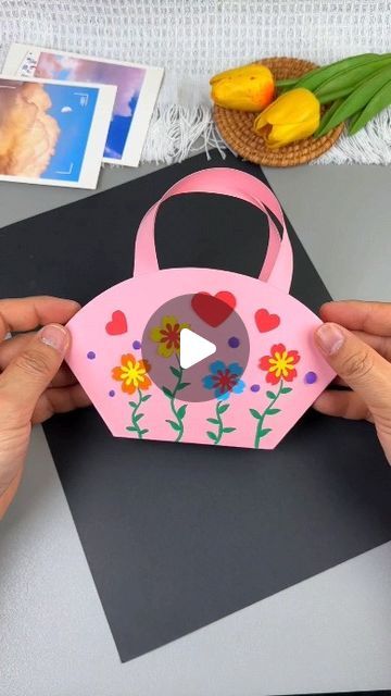 Paper Hand Bags Ideas, Paper Hand Bag Craft, Paper Bag Kids Crafts, Hand Flowers Craft Kids, Paper Bag Activities For Kids, Handmade Paper Bags Ideas, Easy Hand Crafts For Kids, Paper Folding Crafts For Kids, Paper Bags Ideas