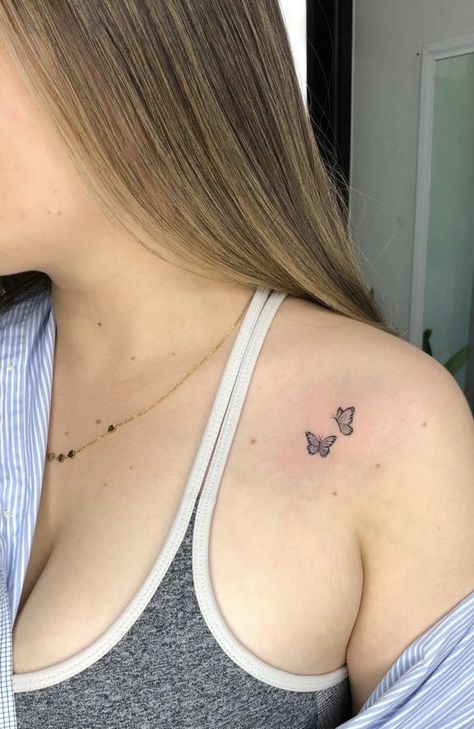 Feeling Flitty? Butterfly Tattoos That Capture the Joy of Spring #SpringVibes #TattooLove Font Tato, Front Shoulder Tattoos, Butterfly Tattoo On Shoulder, Tato Minimal, Petite Tattoos, Tasteful Tattoos, Butterfly Tattoos, Shoulder Tattoos For Women, Small Hand Tattoos