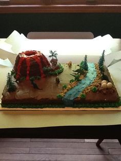 Dinosaur volcano cake Dinosaur Volcano Cake, Dinosaur Volcano, Jurassic World Cake, Dinosaur Food, Volcano Cake, Birthday Party Dinosaur, Dino Cake, Harry Birthday, Party Dinosaur