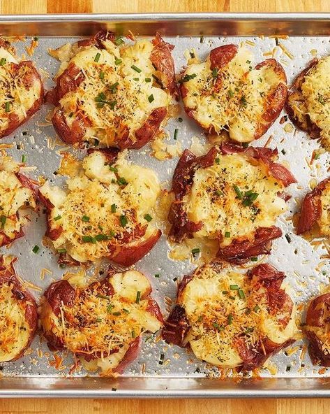 Crash Hot Potatoes, Side Dishes For Ham, Christmas Dinner Ideas, Ham Dinner, Christmas Side Dishes, Steak Side Dishes, Woman Magazine, Pioneer Woman Recipes, Potato Sides