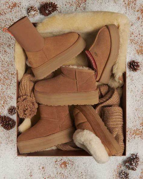 Gifts for Her Ugg Aesthetic, Cute Ugg Boots, Ugg Sneaker, Thrift Ideas, Nyc Winter, Ugg Store, Winter Ootd, Ugg Winter Boots, Classic Ugg Boots