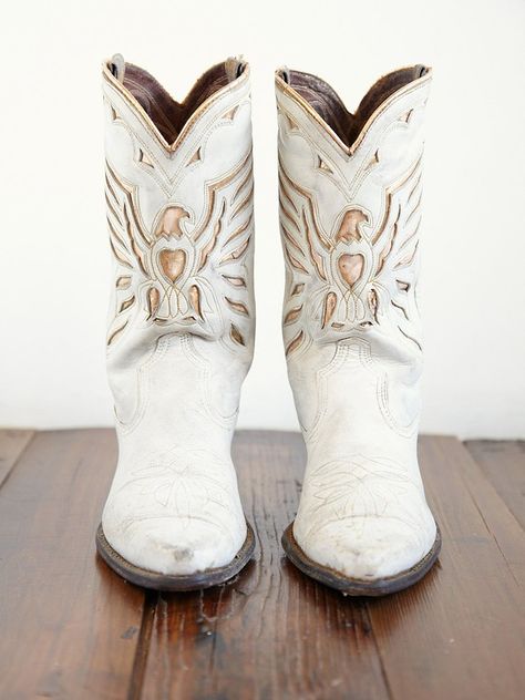 Desert Gypsy Classic Black Boots, Country Western Wedding, White Cowboy Boots, Wedding Boots, Trendy Boots, Western Wedding, Military Boots, White Boots, Country Western