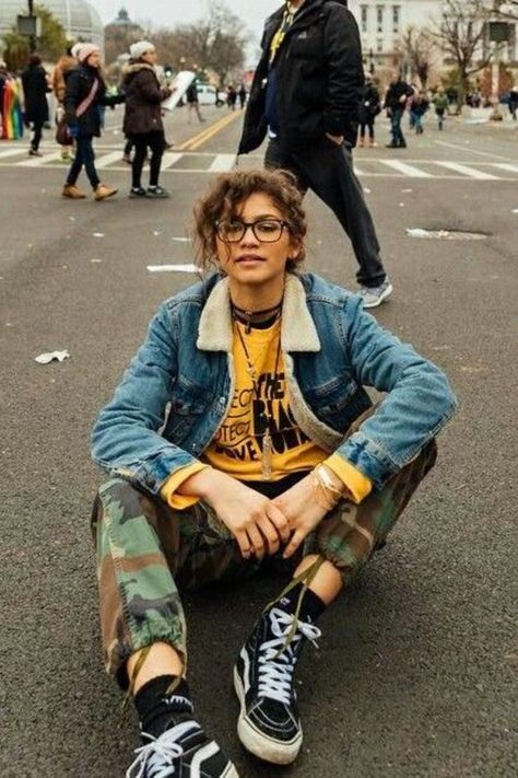 Zendaya And Jacob Elordi, Bisexual Style, Zendaya Aesthetic, Cute Tomboy Outfits, Mode Zendaya, Boyish Outfits, Boyish Style, Zendaya Outfits, Zendaya Style