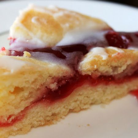 Easy Cherry Sheet Cake Cherry Sheet Cake, Sheet Cake Recipe, Summer Sweets, Sheet Cake Recipes, Fruit Dishes, Cherry Pie Filling, Apple Pies Filling, Upside Down Cake, Pastry Recipes