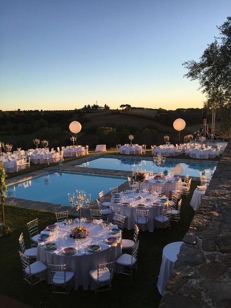 Wedding Around Pool, Pool Party Reception Wedding Ideas, Pool At Wedding, Pool Decor For Wedding Receptions, Reception Pool Party, Swimming Pool Decorations Party, Wedding By Pool, Wedding Reception By Pool, Wedding Venue With Pool