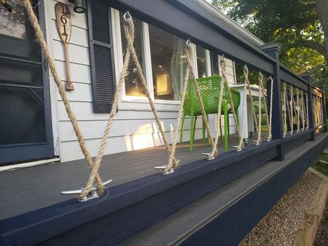 Rope Handrail Outdoor, Rope Railing Outdoor, Boat Railing Ideas, Rope Porch Railing, Rope Decking Railing Ideas, Nautical Rope Railing, Lake House Deck Railing Ideas, Dock Rope Railing, Dock Rail Ideas