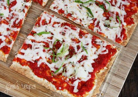 Lavash Flatbread Pizza, Lavash Flatbread, Flatbread Pizzas, Lavash Bread, Flatbread Pizza, Skinny Taste Recipes, Pizza Bread, Ww Recipes, Flatbread