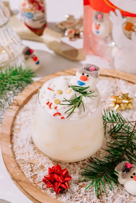 Treat Street Melting Snowman Mocktail Snowman Drink, Snowman Cocktail, Snowman Recipes, Easy Mocktails, White Wine Spritzer, Easy Mocktail Recipes, Melting Snowman, Marshmallow Snowman, Melting Snowmen