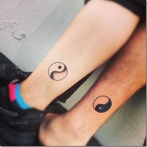 Tatuagens of yin yang ❖❖❖  #tatuagens ❖❖❖    The Basis of the Taoist doctrine of China, the Yin Yang represents the vital cosmic principles of the universe through two opposing but complementary poles and energies. Although they are opposite forces, they are inseparable elements, and the balance in the combination of both manifests in a continuous, cyclical and rotational movement and ... Tattoo Yin Yang, Yin Yang Tattoo Meaning, Fate Tattoo, Girlfriend Tattoos, Jing Y Jang, Front Shoulder Tattoos, Puzzle Piece Tattoo, Yin Yang Tattoo, Symbols Tattoo