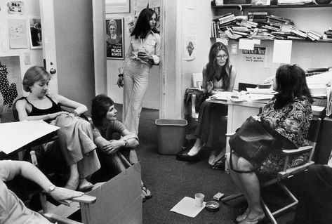 Ms Magazine, Gloria Steinem, 70s Women, Staff Meetings, Katharine Hepburn, New York Magazine, Gisele Bündchen, Oral History, History Pictures