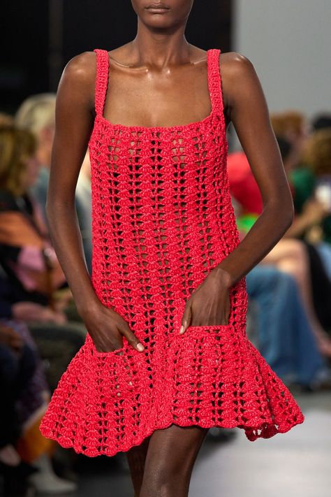 JW Anderson Spring 2024 Ready-to-Wear Collection | Vogue Crochet Short Dresses, Spring Knits, Knitted Suit, Jw Anderson, 가을 패션, Knit Fashion, Vintage Knitting, Spring 2024, Vintage Crochet