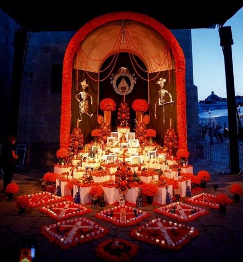 Day Of The Dead Ofrenda, Day Of The Dead Decorations, Day Of The Dead Mexico, Dia De Los Muertos Party Ideas, Day Of The Dead Altar, Bread Of The Dead, Day Of The Dead Festival, Things To Experience, Dia De Los Muertos Decorations Ideas