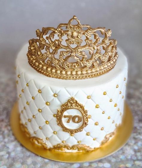 Gold 70th Birthday Cake, Crown Cake Ideas, Birthday Cake With Crown, Gold Cake Design Birthday, Gold Cake Birthday, 70 Birthday Cake, Crown Birthday Cake, Gold Crown Cake, Birthday Cake Gold