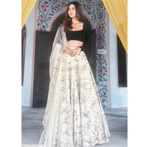 Astha Narang, Sonam Bajwa, Indian Fits, Simple Lehenga, Black Lehenga, Indian Outfits Lehenga, Wedding Lehenga Designs, Lehenga Designs Simple, Desi Fits