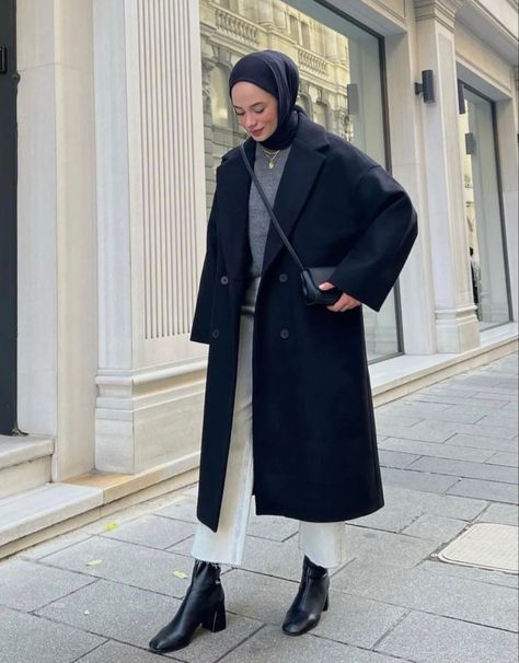 Hijabi Fashion Winter, Overcoat For Women, Long Coat For Women, Women Long Coat, Outfit London, Winter Long Coat, Women Trench Coat, Modest Winter Outfits, Black Hijab