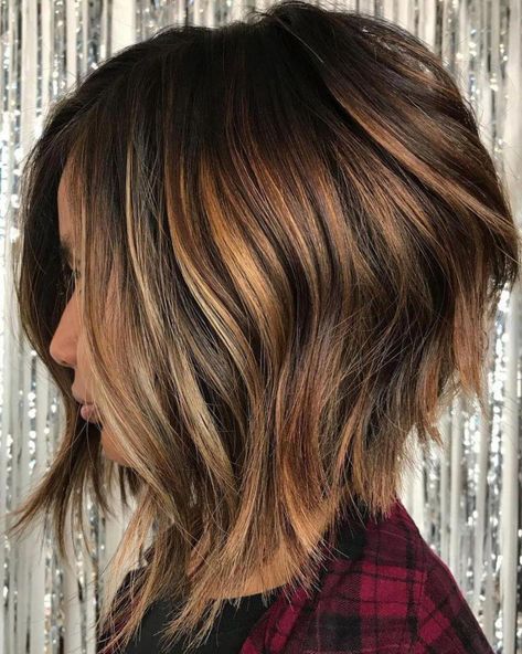 Choppy Angled Bob with Caramel Balayage #bobhairstylesideas Classic Bob Haircut, Inverted Bob Haircuts, Line Bob Haircut, Brunette Ombre, Long Bobs, Medium Bob Haircut, Inverted Bob Hairstyles, Brunette Bob, Stacked Bob Haircut