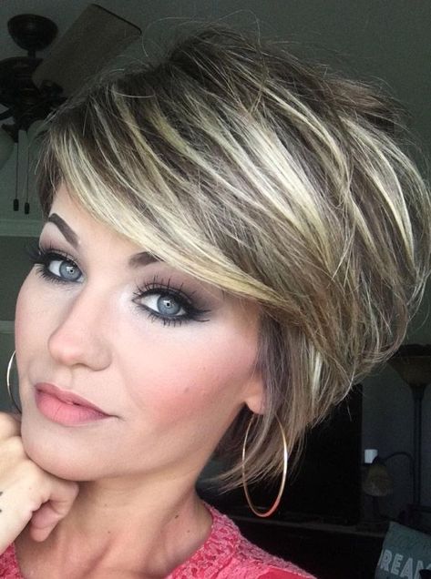 Short Layered Hairstyles, Dunner Wordend Haar, Pixie Bob Haircut, Layered Hairstyles, Short Layered, Beautiful Hairstyles, Trending Hairstyles, Short Hair With Layers, Pixie Cuts