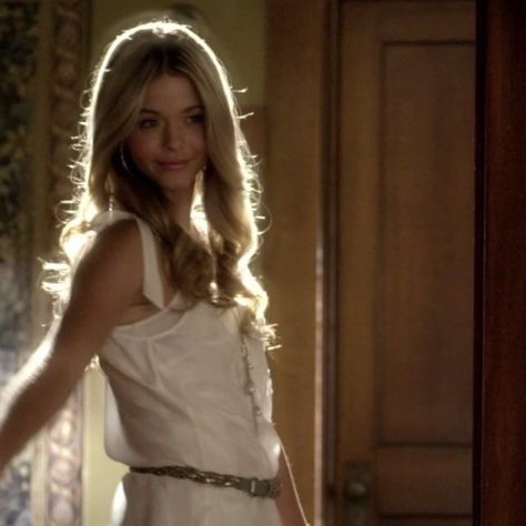 Allison Dilaurentis Outfits, Alison Dilaurentis Hair, Alison Dilaurentis Outfits, Allison Dilaurentis, Alison Pretty Little Liars, Pretty Little Liars Outfits, Alison Dilaurentis, Female Faceclaims, Pretty Little Liars Fashion