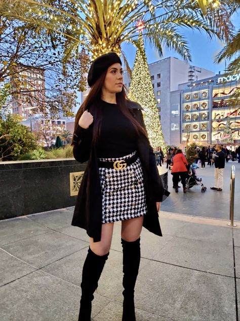 Plade Skirt Outfit Fall, Checkered Skirt Outfit Winter, Plaid Black And White Skirt Outfit, Plaid Skirt Concert Outfit, Plade Skirt Outfit, Edgy Plaid Skirt Outfit, Pleated Plaid Skirt Outfit, Black Watch Plaid Skirt Outfit, Black And White Plaid Skirt Outfit