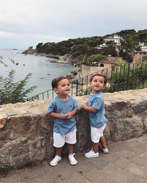 Cute twin little boys Twin Baby Boys, Cute Twins, Foto Baby, Twin Boys, Baby Boy Fashion, Twin Babies, Fashion Kids