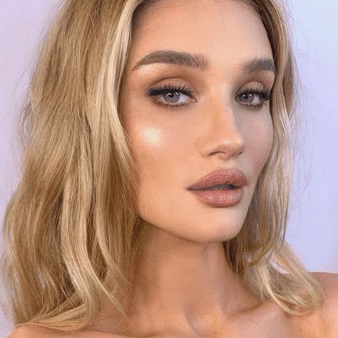 10 Things Women With Flawless Skin Always Do Green Eyes Blonde, Green Eyes Blonde Hair, Blonde Green Eyes, Blonde Hair Green Eyes, Blonde Hair With Lowlights, Makeup Looks For Green Eyes, Hair With Lowlights, Natural Everyday Makeup, Event Makeup