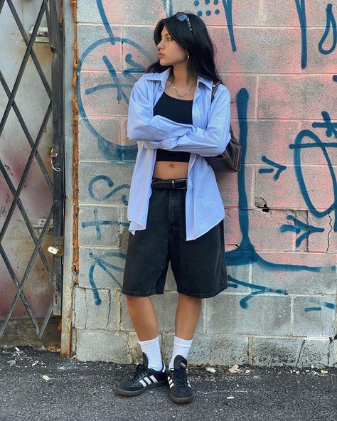 ADRI (@adrisalsi) • Instagram photos and videos Japanese Streetwear Women, Japan Outfits, Women Advice, Women Tips, Adidas Sambas, Outfit Streetwear, Streetwear Summer, Japanese Streetwear, Streetwear Fashion Women