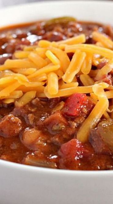 Tailgate Chili Recipe, Homemade Buttermilk Cornbread, Tailgate Chili, Tailgating Food, Chile Recipes, Hearty Chili, Best Chili Recipe, Hot Pepper Sauce, Soup And Stew