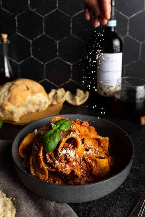 Ragu Alla Bolognese, Cauliflower Bolognese, Beef Bolognese Recipe, Chicken Bolognese, Beef Bolognese, Ragu Bolognese, Ragu Sauce, Beef Ragu, Ragu Recipe