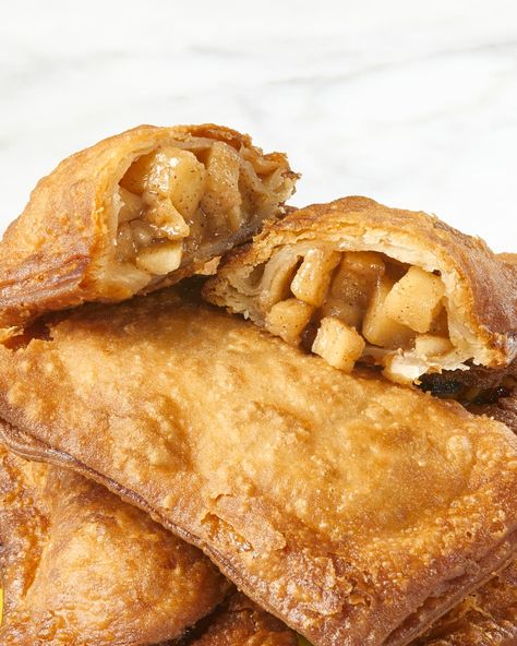 Side view of a mcdonald's apple pie split open on a stack of other pies. Copycat Mcdonalds, Fried Hand Pies, Mcdonalds Apple Pie, Cinnamon Pie, Apple Pie Filling Recipes, Fried Pies, Pie Filling Recipes, Apple Pie Recipe, Fried Apples