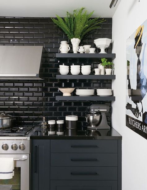 A Dark & Dramatic Kitchen | Photographer: Alex Lukey | Designer: Meredyth Hilton Dramatic Kitchen, Moody Kitchen, Black And White Kitchen, Dark Kitchen, Decor Ikea, Subway Tiles, Kitchen Remodeling, Black Kitchens, Black Walls