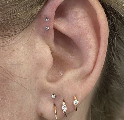 Anti Helix Piercing, Minimalist Ear Piercings, Constellation Piercings, Piercings Ear, Forward Helix Piercing, Cool Ear Piercings, Pretty Ear Piercings, Maria Tash, Cool Piercings