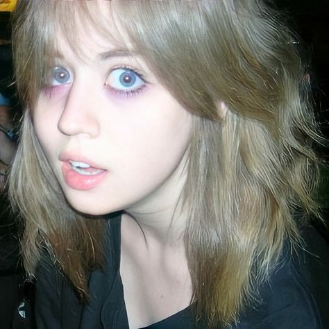 Allison Harvard, A Girl, Blonde, Instagram Photos, Hair, On Instagram, Blue, Black, Instagram