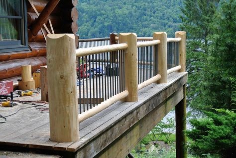 Log Cabin Cable Railing, Log Cabin Deck Ideas, Cabin Deck Ideas, Unique Deck Railing Ideas, Cabin Construction, Rustic Deck, Deck Rails, Home Deck, Deck Railing Systems