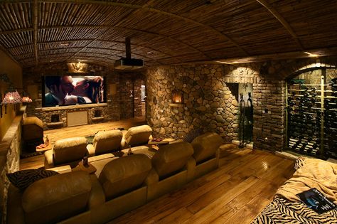 Wow!! Basement Movie Theater, Movie Rooms, Wine Cellar Basement, Basement Games, Home Theater Room Design, Tuscan Farmhouse, Theater Room Design, Italian Farmhouse, Home Cinema Room