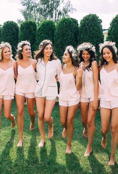 48 Must Take Pre-Wedding Photos  pre wedding photos bride and bbridesmaids alinabosch #weddingforward #wedding #bride  48 Must Take Pre-Wedding Photos  pre wedding photos bride and bbridesmaids alinabosch #weddingforward #wedding #bride Island Photoshoot, Wedding Preparation Photos, Wedding Photos Bride, Bridesmaid Photoshoot, Wedding Photo Album, Creative Wedding Photo, Romantic Photoshoot, Bridal Bachelorette Party, Bridesmaids Photos