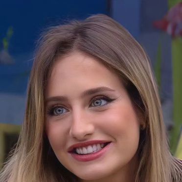 Bruna Griphao on Instagram: "O sorriso de quem espera pelo seu voto no Gshow! 😍 Chegou o momento, rinos! 🦏. Precisamos acreditar e votar! ❤️‍🔥 Foco no Gshow e #BrunaCampeã 💪 Foto: Reprodução/Globoplay #TeamGriphao #BBB23" Bbb 23, On Instagram, Instagram