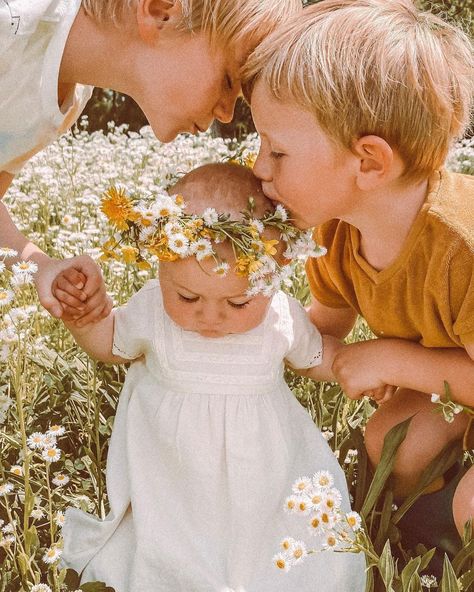 Aya Sophia, Baby Birthday Photoshoot, Toddler Pictures, Toddler Photoshoot, 1st Birthday Photoshoot, Flower Photoshoot, California Gold, Starting A Blog, Birthday Photography