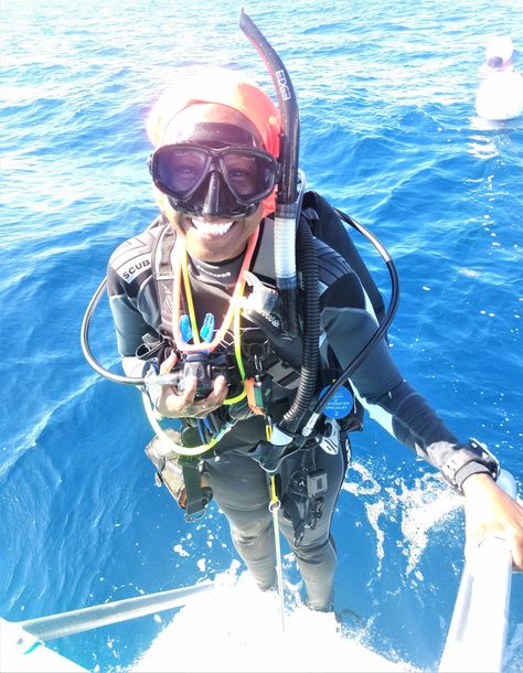 Scuba Dive Aesthetic, Women Scuba Diving, Scuba Diving Black Woman, Woman Scuba Diving, Kim Walker, Scuba Certification, Marsa Alam, Scuba Girl, Ocean Conservation