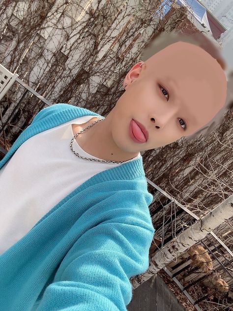 #bald #hongjoong #ateez Hongjoong Cursed, Bald Idols, Hongjoong Ateez, Humor, Memes, Quick Saves, Humour