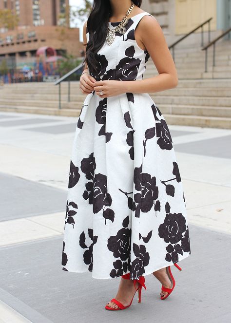 Skirt The Rules // Black & White Floral Tea Length Dress Flower Dresses Outfit, Floral Tea Length Dress, Black White Floral Dress, Black And White Floral Dress, White Flower Dress, Below The Knee Dresses, Floral Dress Casual, Floral Dresses Long, White Floral Dress