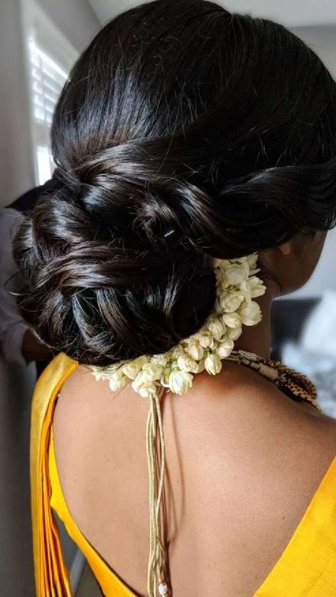 Bun With Jasmine Flowers, Messy Hair Bun, Braid Long Hair, Flower Bun, Flowers Garland, Jasmine Flowers, Tamil Wedding, Bridal Hair Makeup, Jasmine Flower