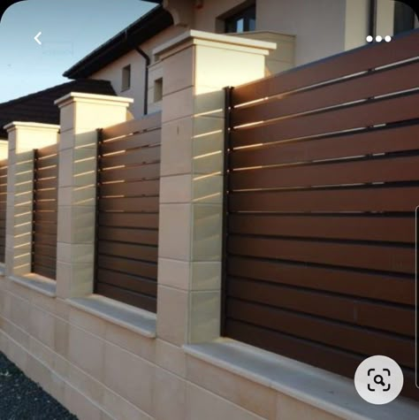 Modern Boundary Wall, Boundary Wall Ideas, Fence Garden Ideas, Boundary Wall Designs, Garden Border Fence, Gard Modern, Pagar Modern, Fence Border, Fence Wall Design